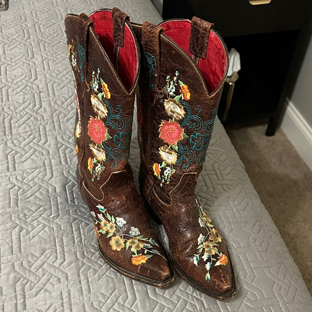 Floral Embroidered Brown Heeled Boots